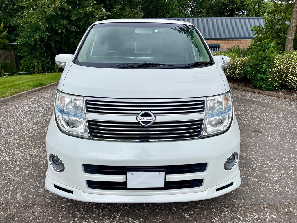 Nissan Elgrand Highway Star Fresh Import 4Wd 8 Seats Mpv Twi White #2