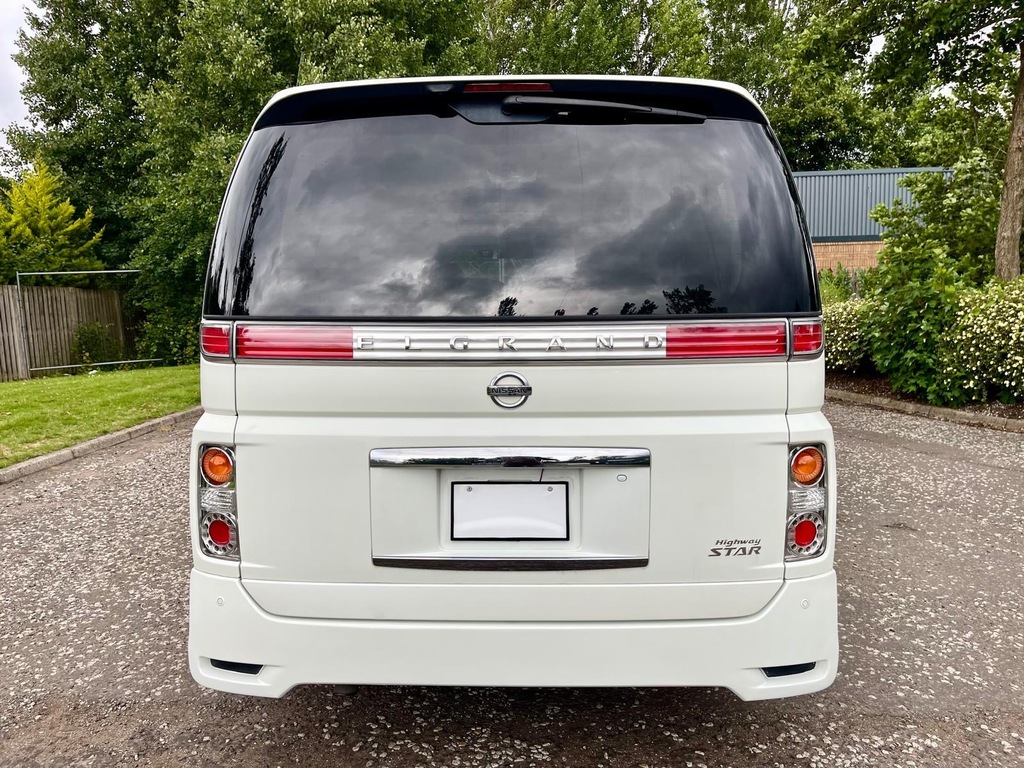 Nissan Elgrand Highway Star Fresh Import 4Wd 8 Seats Mpv Twi White #5