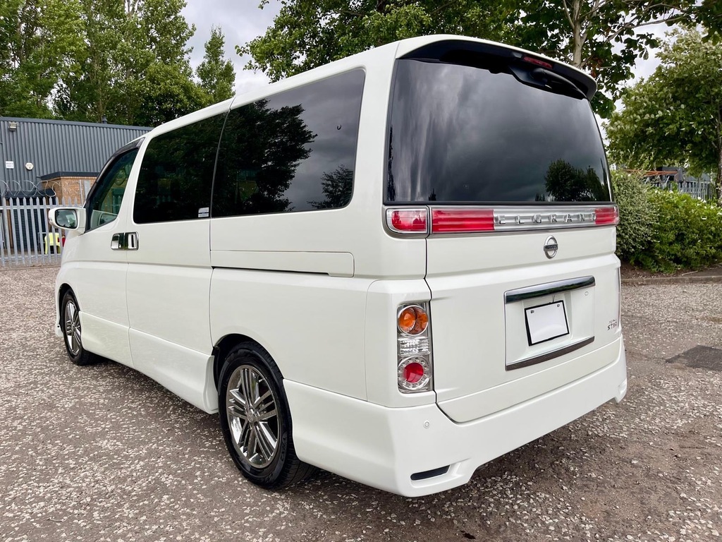 Nissan Elgrand Highway Star Fresh Import 4Wd 8 Seats Mpv Twi White #6