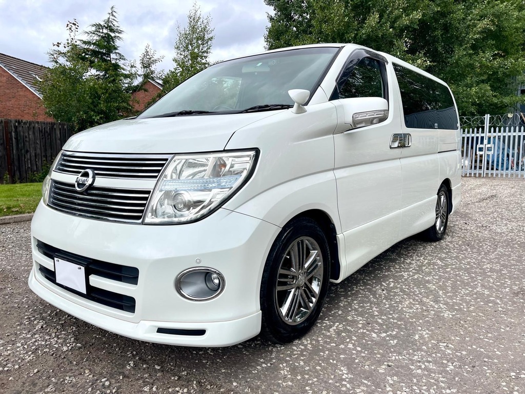 Nissan Elgrand Highway Star Fresh Import 4Wd 8 Seats Mpv Twi White #3