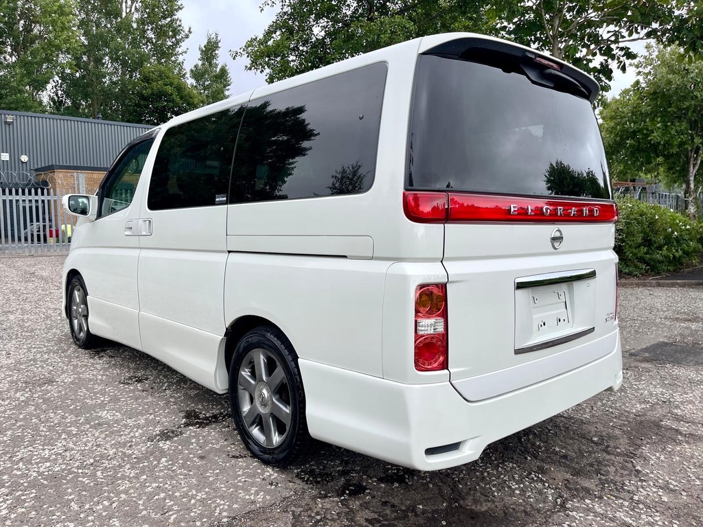 Nissan Elgrand Highway Star Fresh Import 8 Seats Mpv 4 Grade White #4