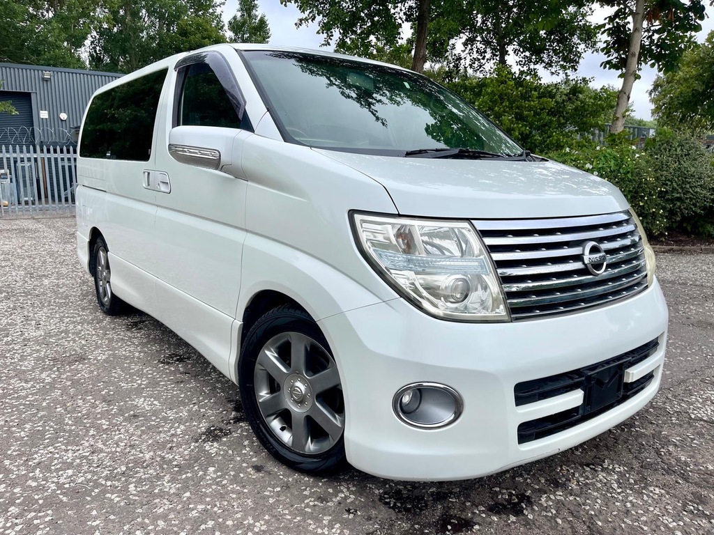 Nissan Elgrand Highway Star Fresh Import 8 Seats Mpv 4 Grade White