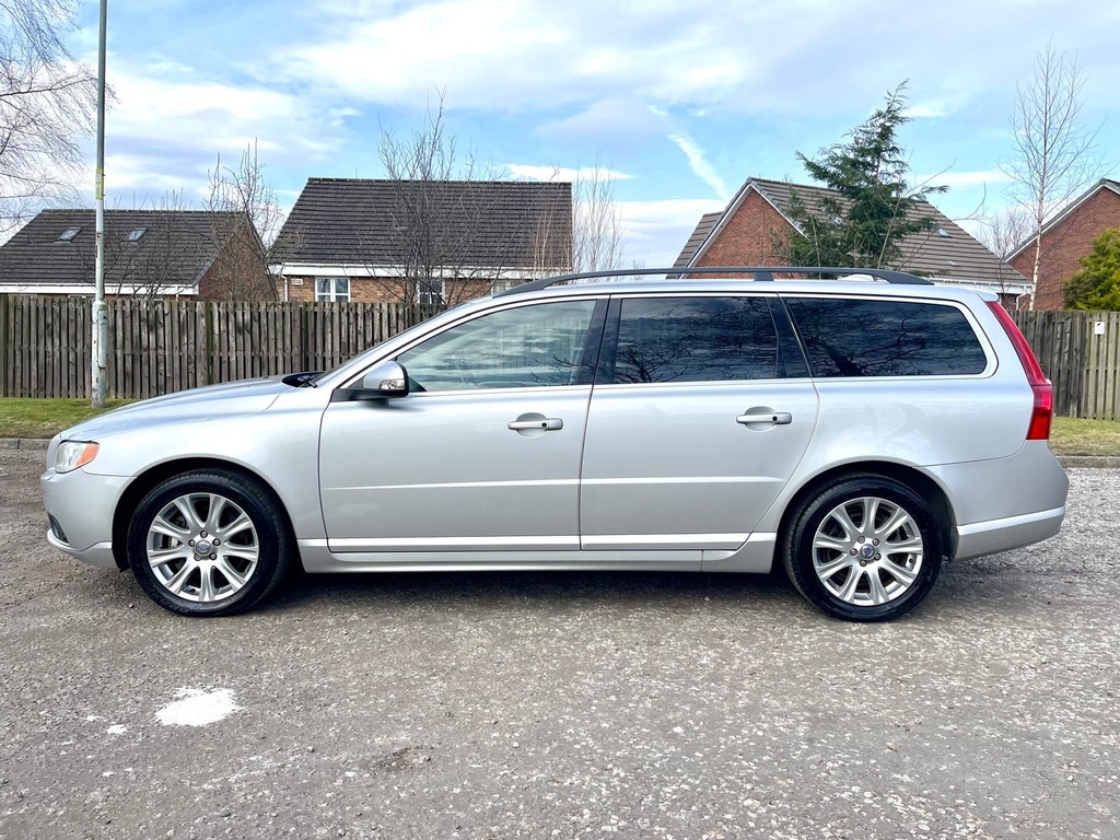 Volvo V70 T 2.5 Le Reverse Camera 4.5 B Grade Low Mil  Silver #4