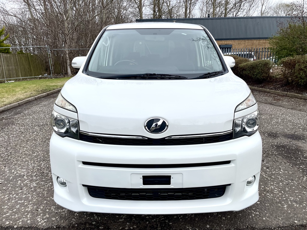 Toyota Voxy Fresh Import 2.0 X L Edition 8 Seats Mpv White #2