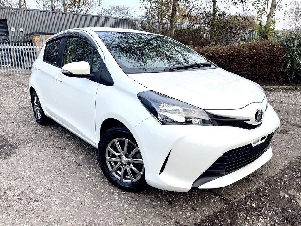 Toyota Vitz Yaris Fresh Import 1.3 Hatchb White
