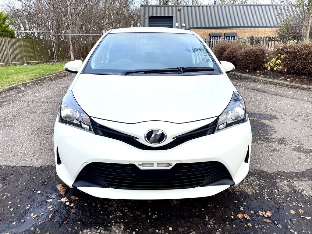 Toyota Vitz Yaris Fresh Import 1.3 Hatchb White #2