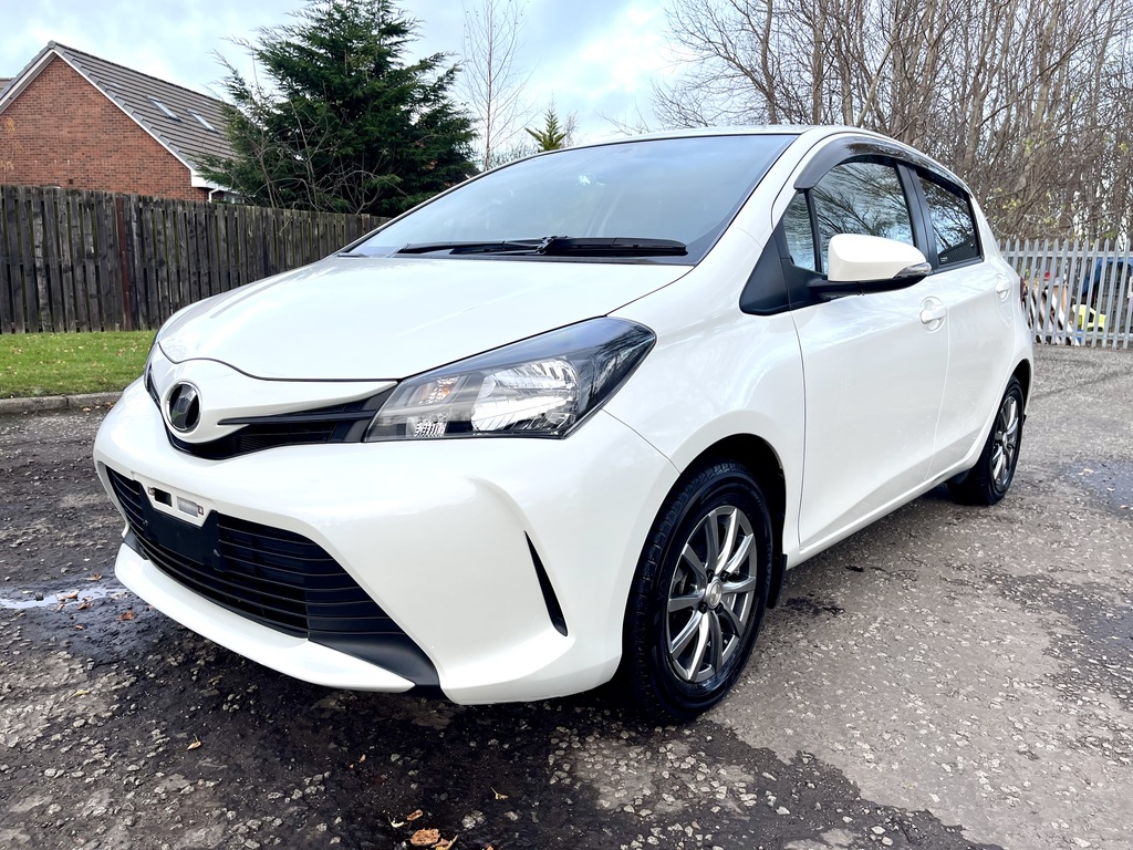 Toyota Vitz Yaris Fresh Import 1.3 Hatchb White #3