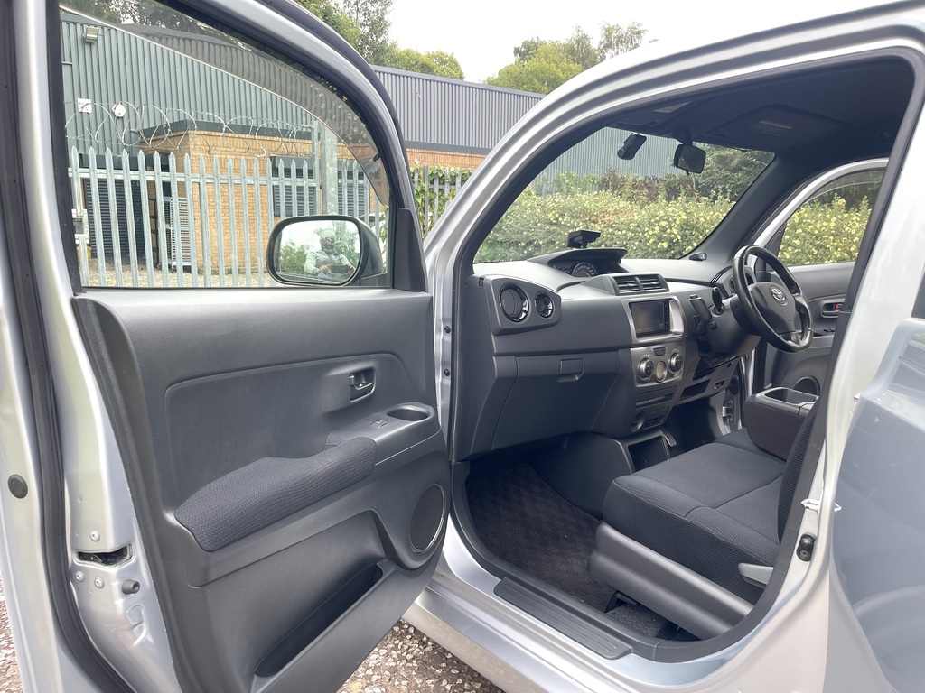 Toyota bB 1.5 Vvt-i Icon White #11