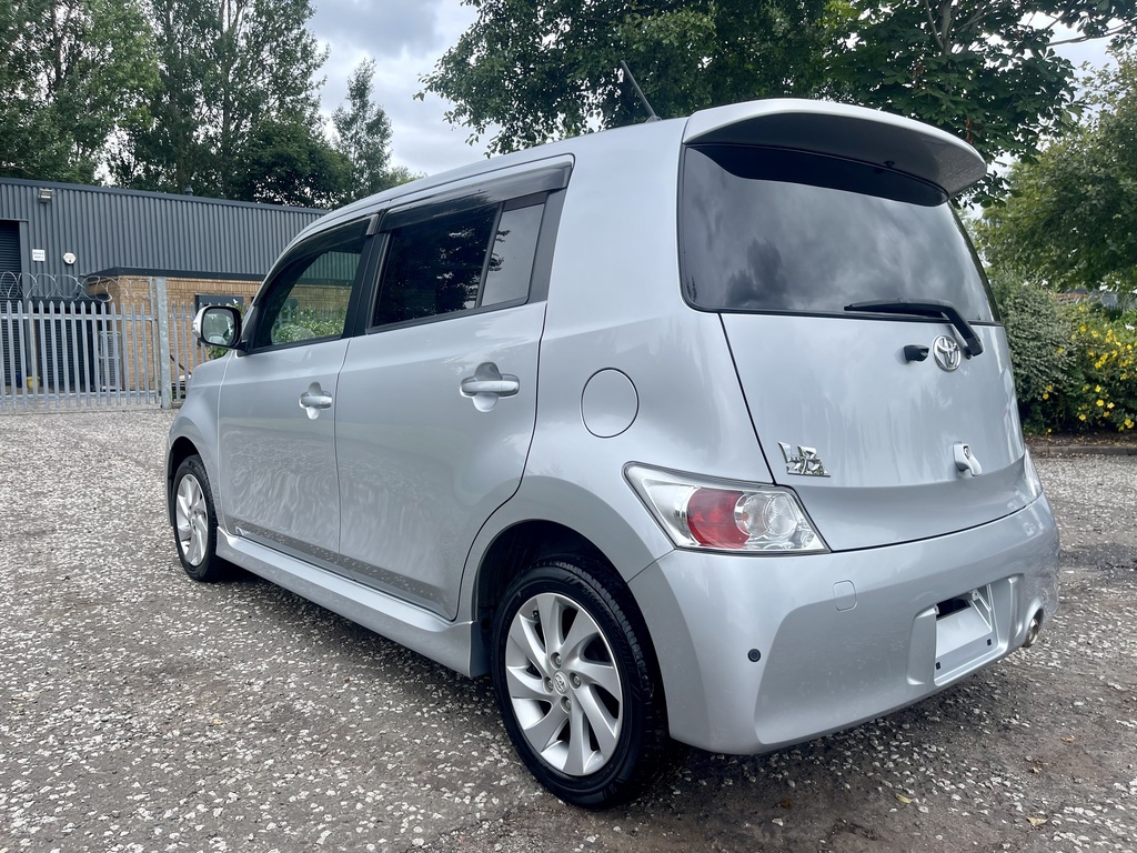 Toyota bB 1.5 Vvt-i Icon White #6