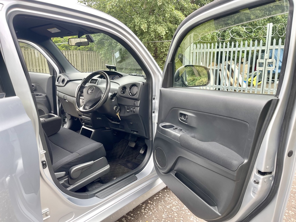 Toyota bB 1.5 Vvt-i Icon White #10
