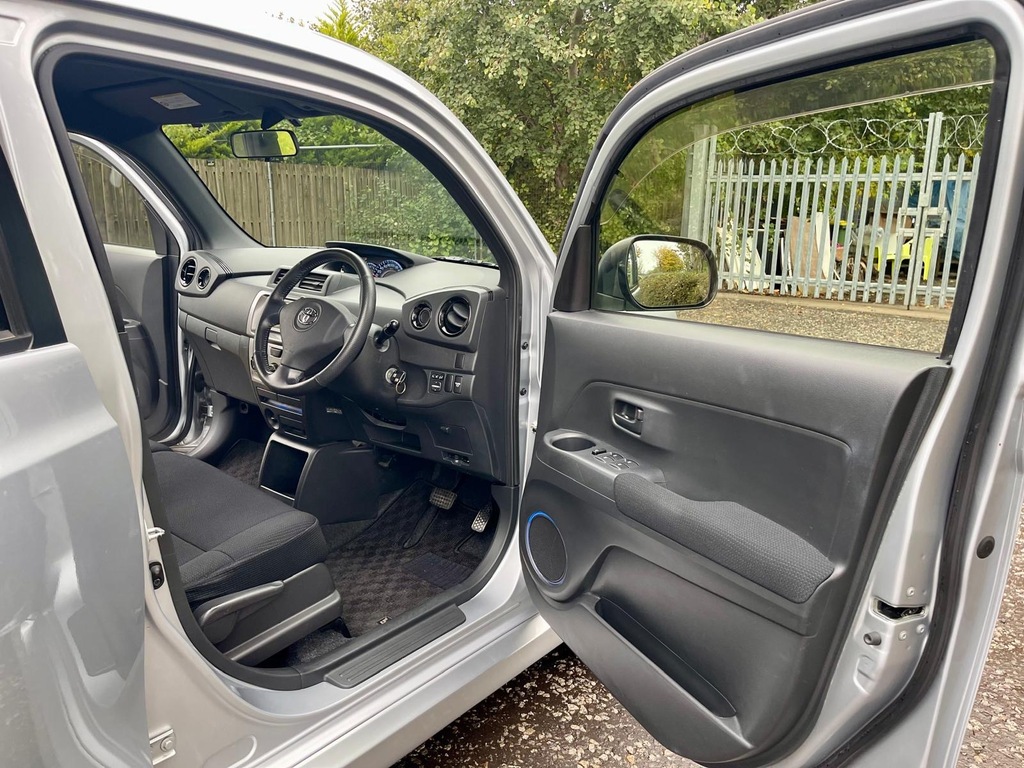 Toyota bB Wish 2.0Z White #11