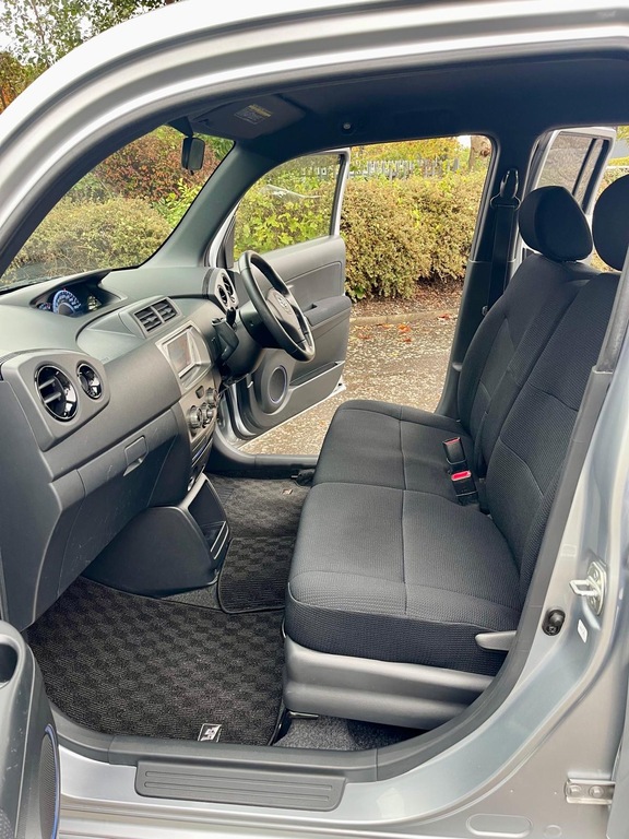 Toyota bB Wish 2.0Z White #14