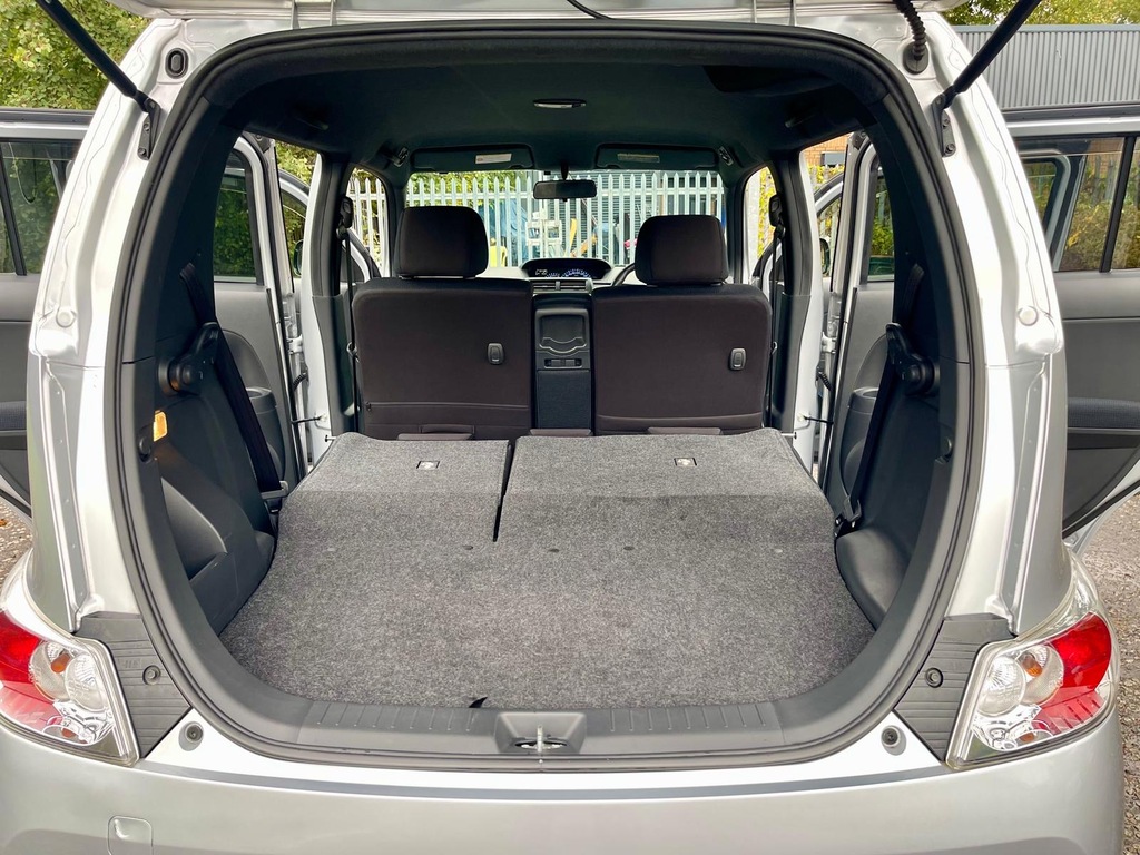 Toyota bB Wish 2.0Z White #17