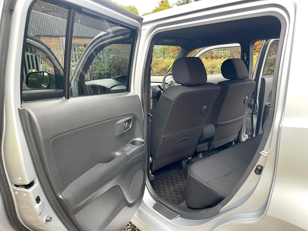 Toyota bB Wish 2.0Z White #13