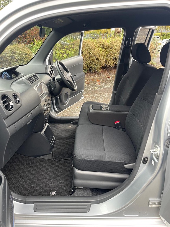 Toyota bB Wish 2.0Z White #15