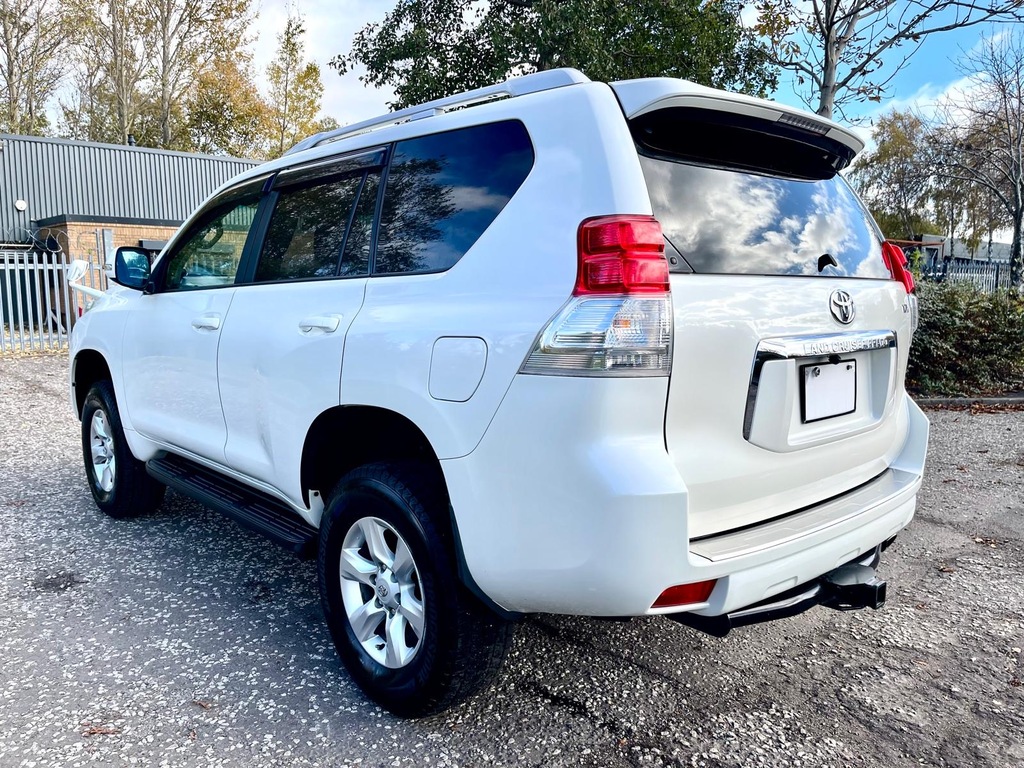 Toyota Land Cruiser Prado Fresh Import 2.7 Tx L Package 4Wd 7 Sea White #3