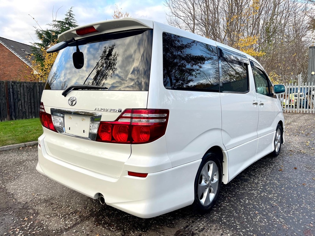 Toyota Alphard Fresh Import V Edition 2.4 V Edition 8 Seats White #4