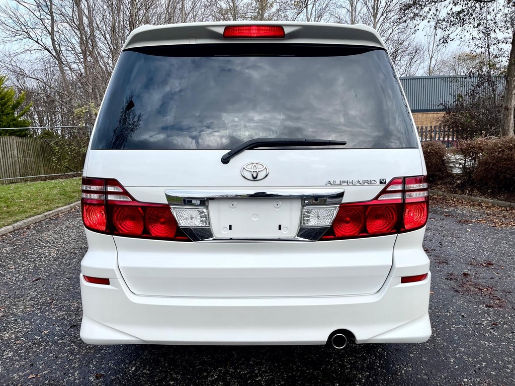 Toyota Alphard Fresh Import V Platinum 2.4 7 Seats Mpv Petro White #5