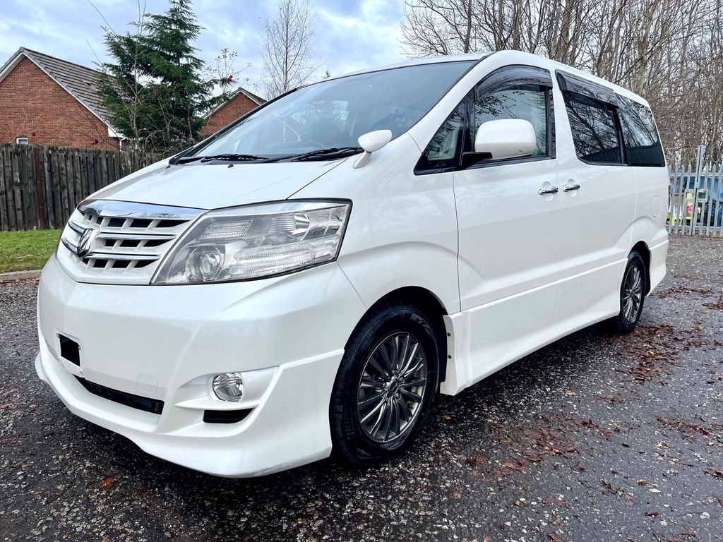 Toyota Alphard Fresh Import V Platinum 2.4 7 Seats Mpv Petro White #3