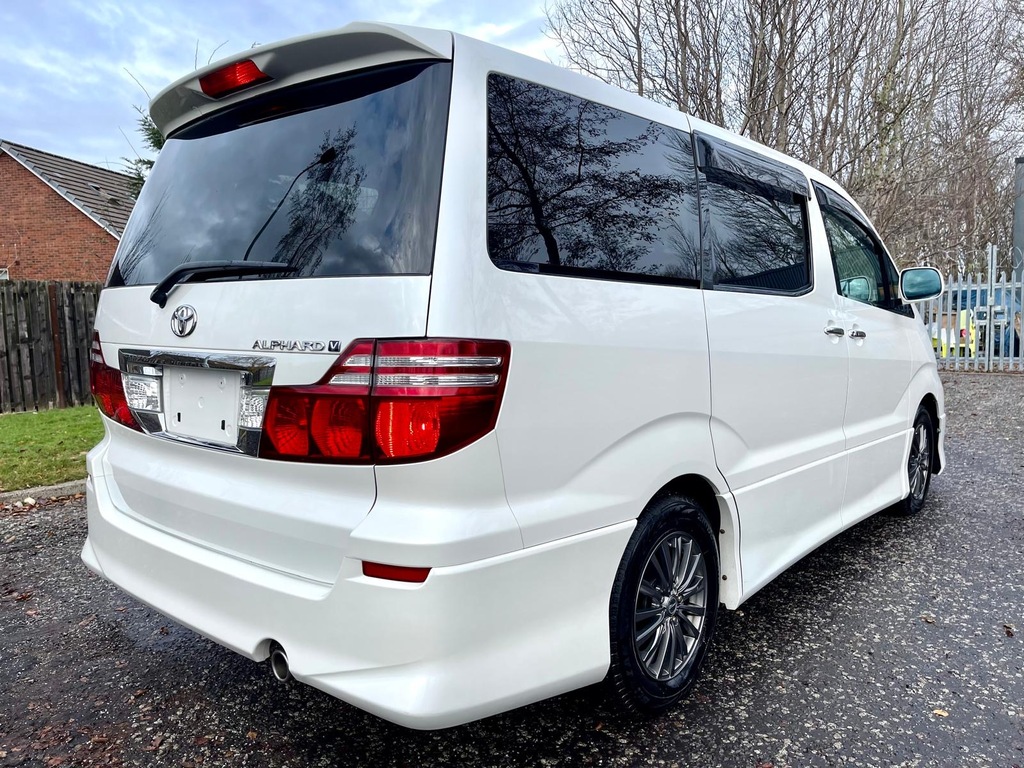 Toyota Alphard Fresh Import V Platinum 2.4 7 Seats Mpv Petro White #4