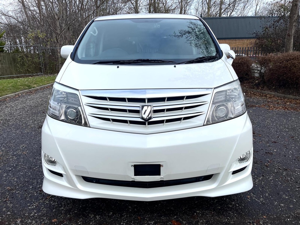Toyota Alphard Fresh Import V Platinum 2.4 7 Seats Mpv Petro White #2