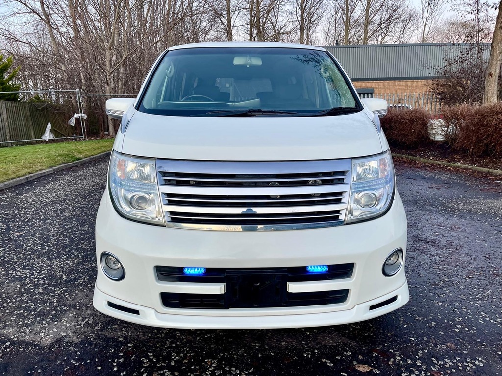 Nissan Elgrand Highway Star Fresh Import 4Wd 8 Seats Mpv Cur White #2