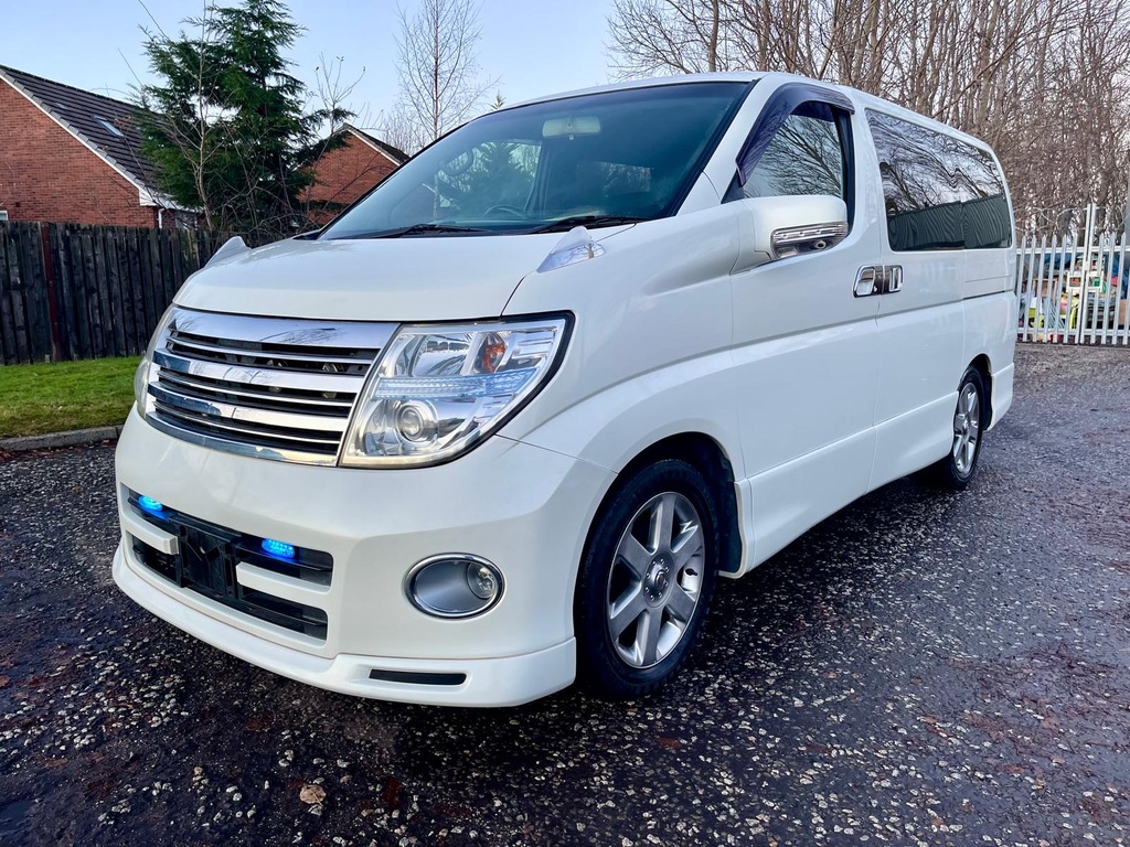 Nissan Elgrand Highway Star Fresh Import 4Wd 8 Seats Mpv Cur White #3