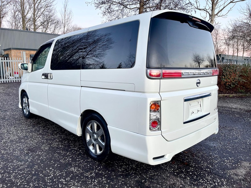 Nissan Elgrand Highway Star Fresh Import 4Wd 8 Seats Mpv Cur White #6