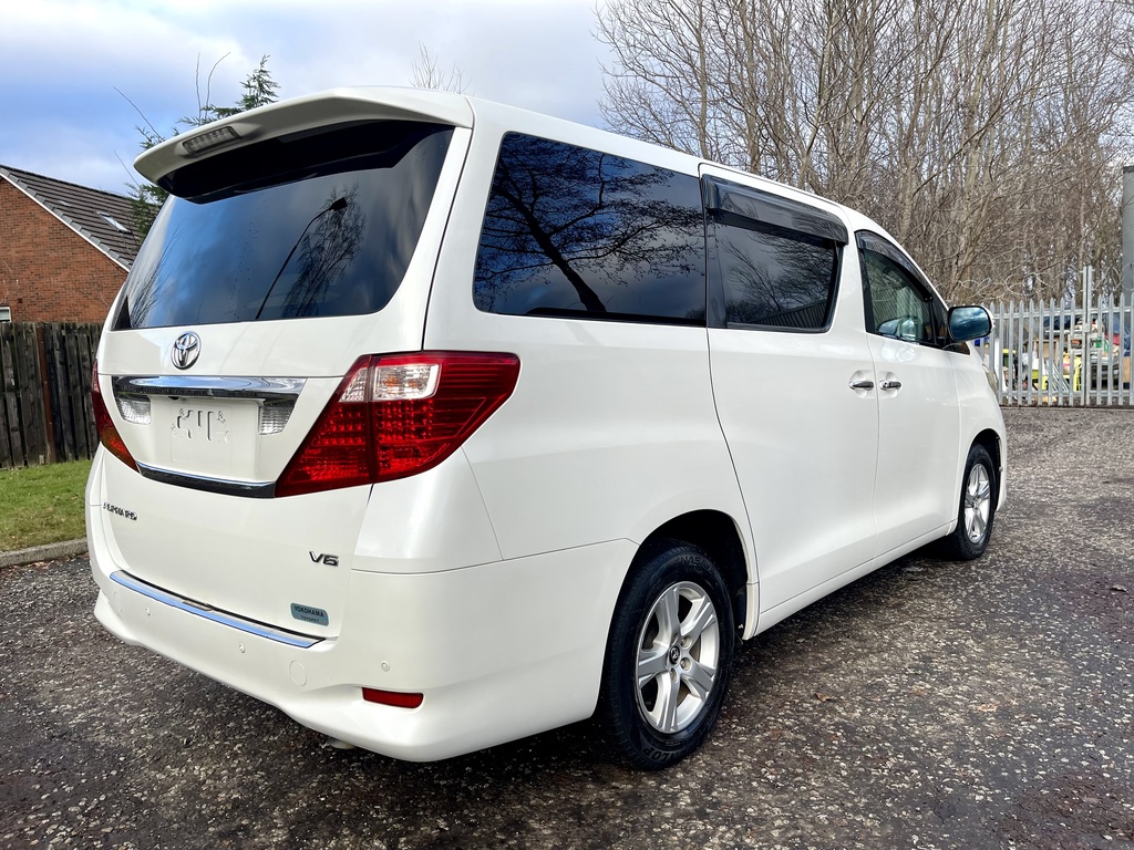 Toyota Alphard Fresh Import G Edition 3.5 V6 4Wd 8 Seats Mpv White #4