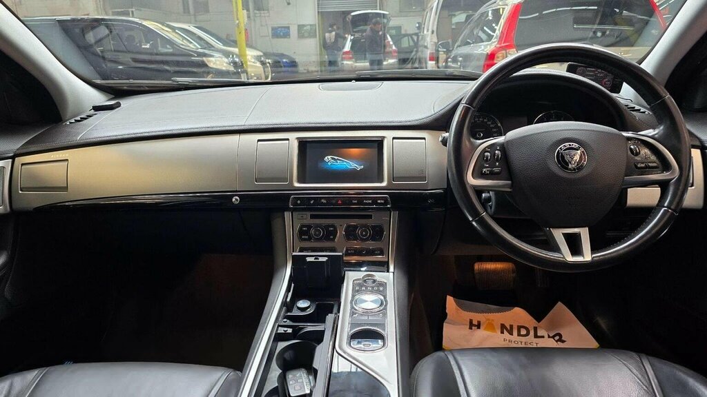 Jaguar XF Saloon 2.0I Portfolio Ulez Free Low Mileage 2014 White #4