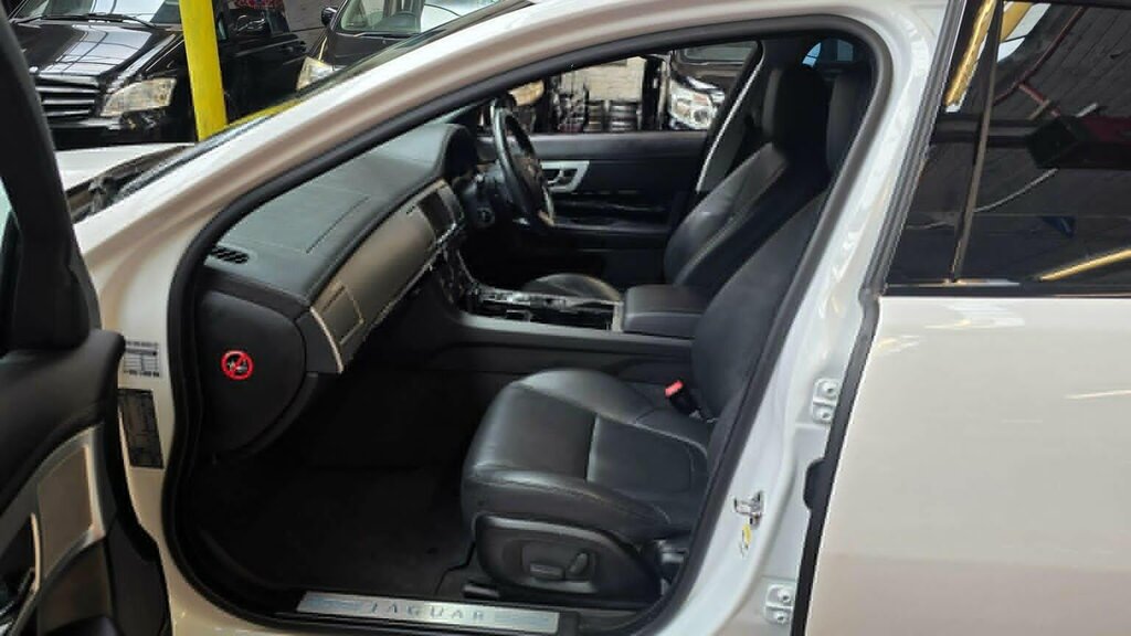 Jaguar XF Saloon 2.0I Portfolio Ulez Free Low Mileage 2014 White #6
