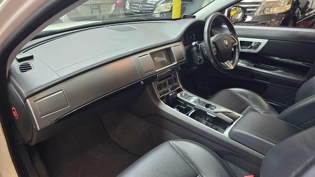 Jaguar XF Saloon 2.0I Portfolio Ulez Free Low Mileage 2014 White #5