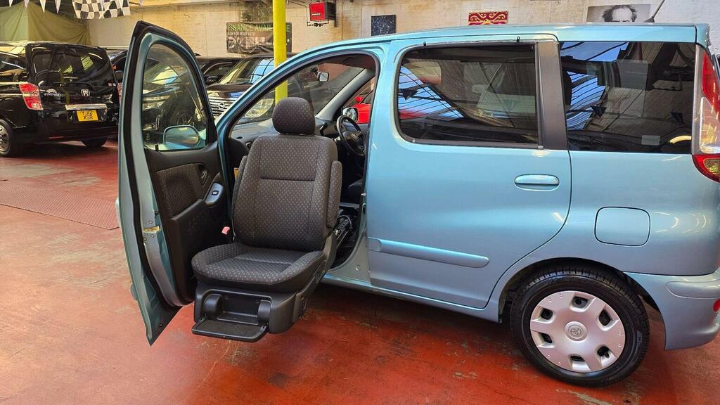 Toyota Verso Mpv 1.3 Mobility Access Lift Chair 200454 Green