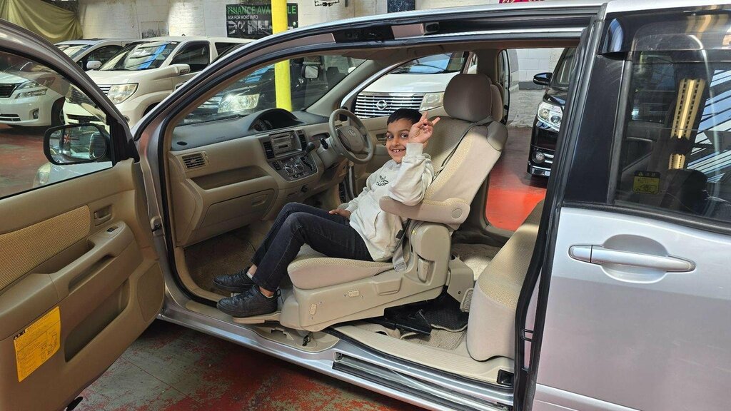Toyota Raum Mpv 1.5 Lift Mobility Chair 201010 Silver #5
