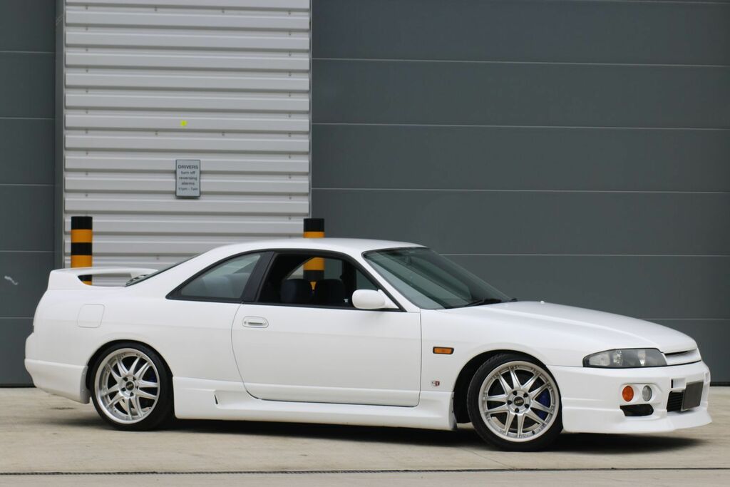 Nissan Skyline Nissan Skyline R33 Gtst R33 Spec 2 Superb Rust Fre White #2