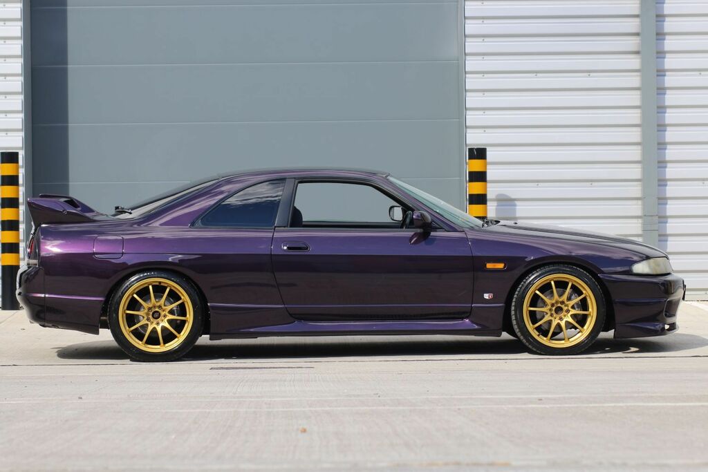 Nissan Skyline Coupe #19