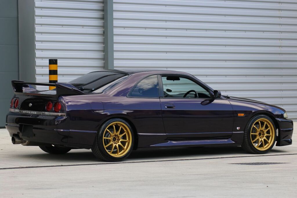 Nissan Skyline Coupe #24