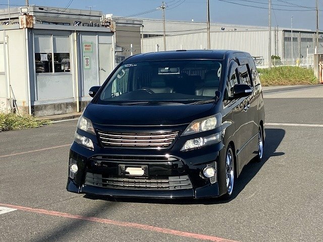 Toyota Vellfire -  Black #4