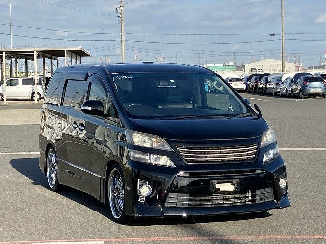 Toyota Vellfire - Black