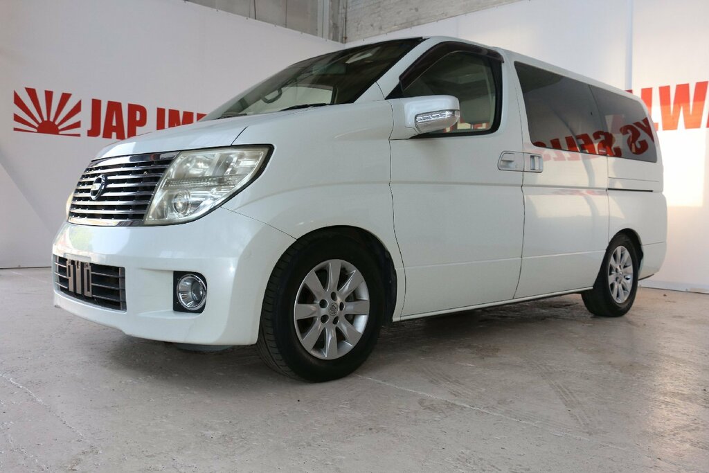 Nissan Elgrand Top Of The Range XL Model. Must Been Seen White #5