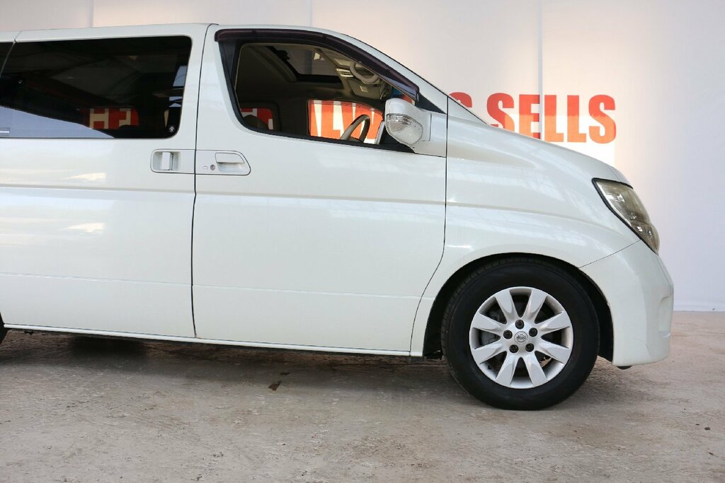Nissan Elgrand Top Of The Range XL Model. Must Been Seen White #2