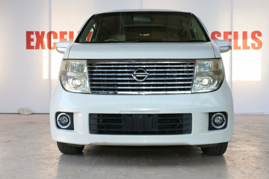 Nissan Elgrand Top Of The Range XL Model. Must Been Seen White #6