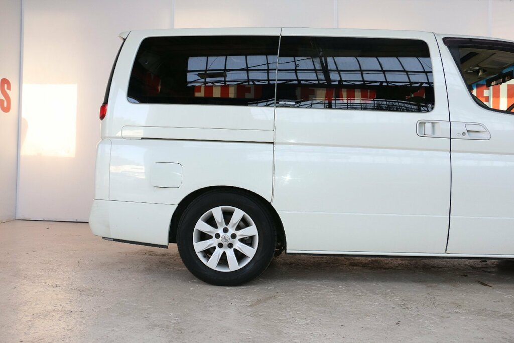 Nissan Elgrand Top Of The Range XL Model. Must Been Seen White #3