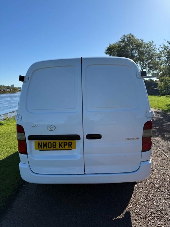 Toyota HiAce Mpv White #4