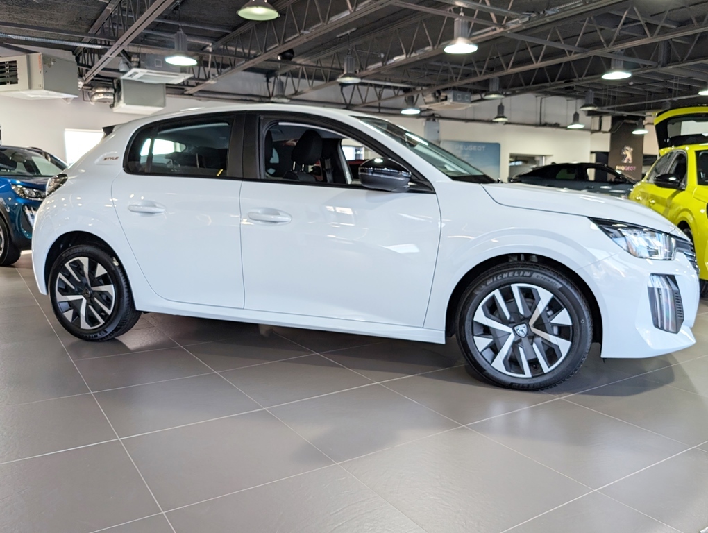 Peugeot 208 1.2 100Hp Style  White #2