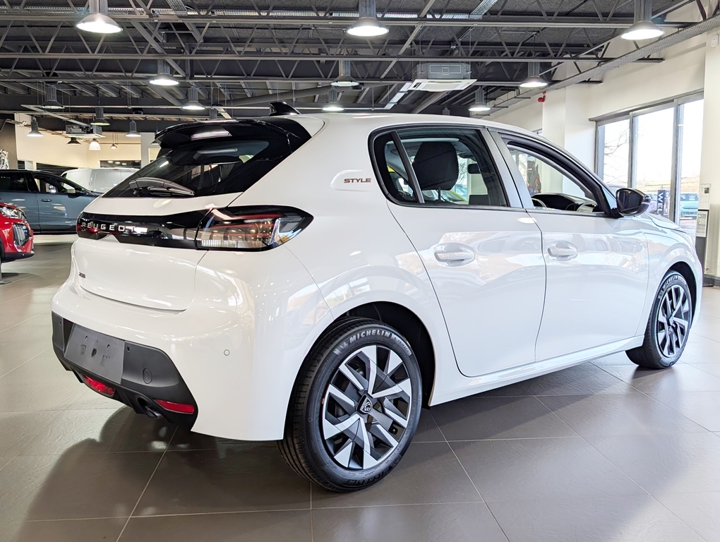 Peugeot 208 1.2 100Hp Style  White #3
