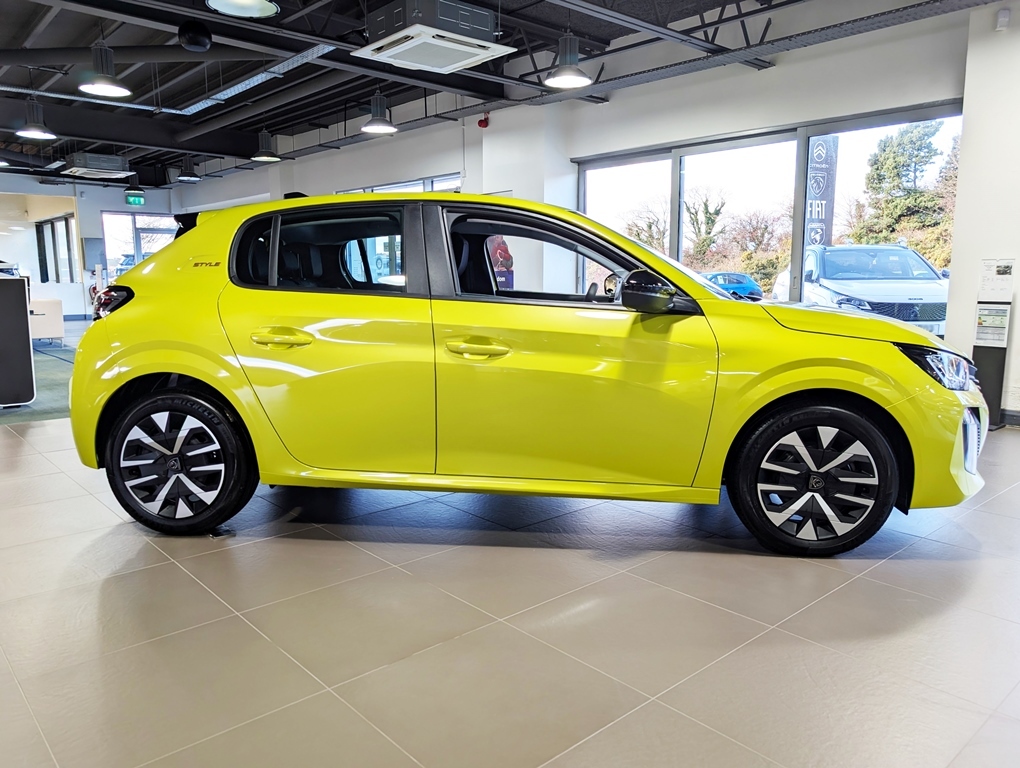 Peugeot 208 1.2 100Hp Style  Yellow #2