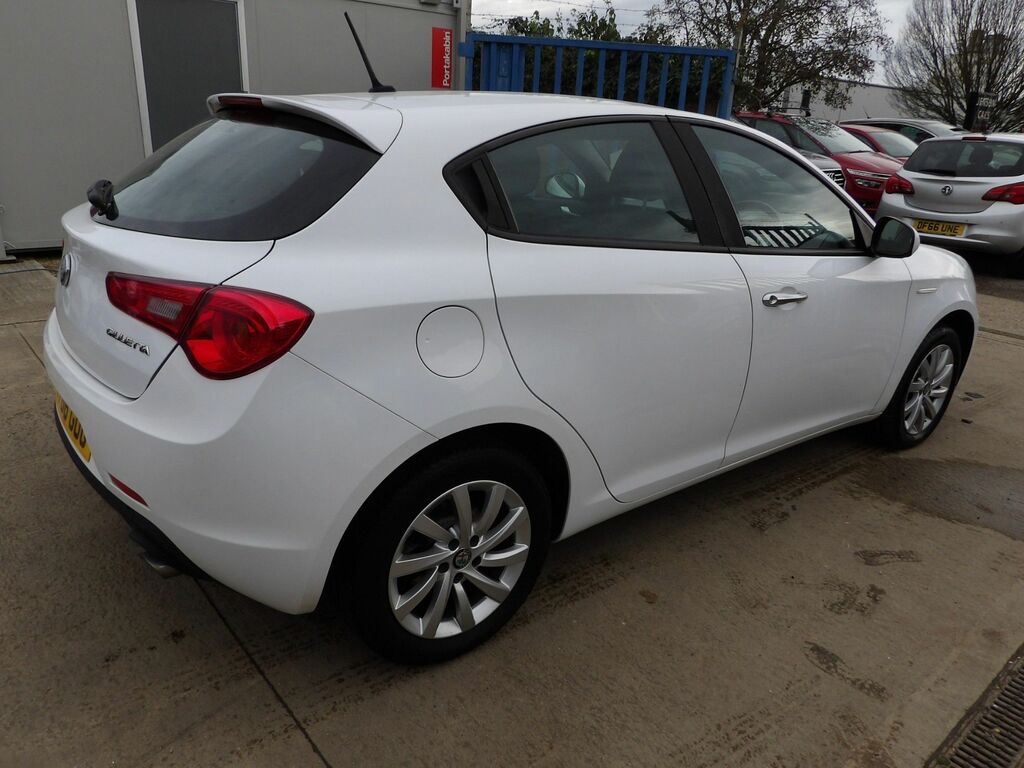Alfa Romeo Giulietta 2.0 Jtdm-2 Giulietta Hatchback E White #5