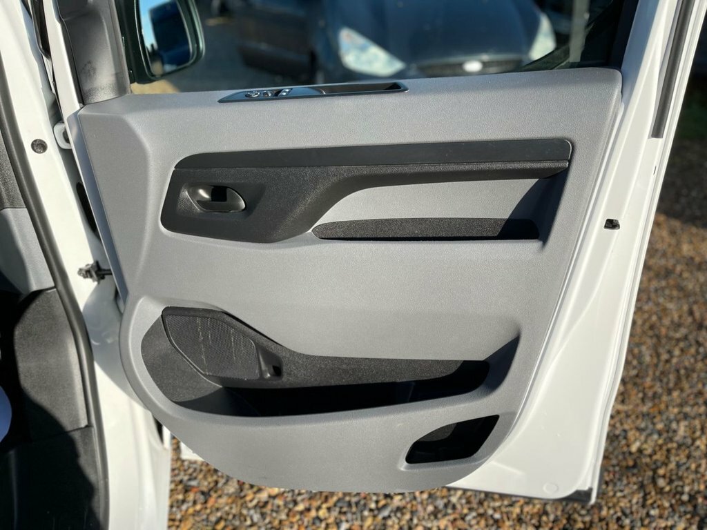 Toyota PROACE 2L Icon 6Dr White #5