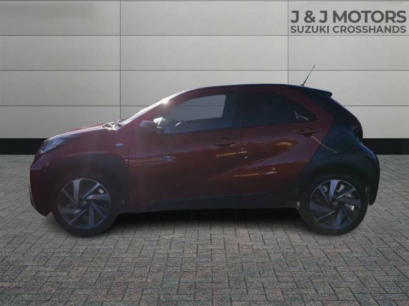Toyota Aygo X 1.0 Vvt-i Edge - 2023 73 CU73ZFM Red #2